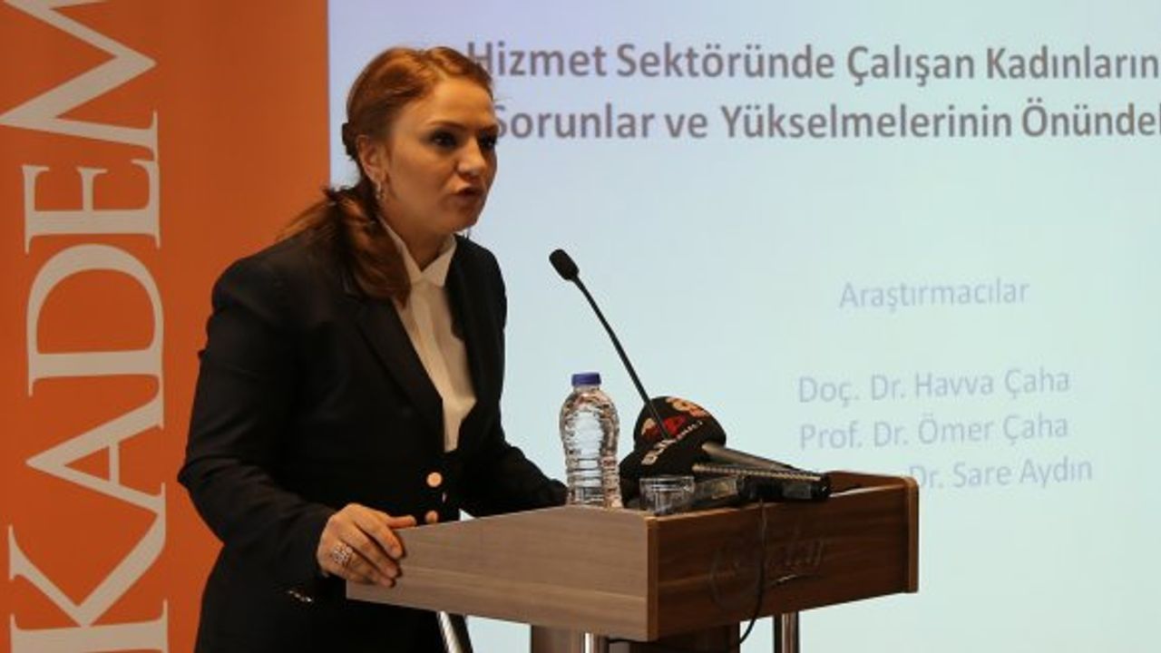 KADEM Başkanı Sare Aydın; "Kadına 2 Rolü Yüklemek İnsafsızlık"