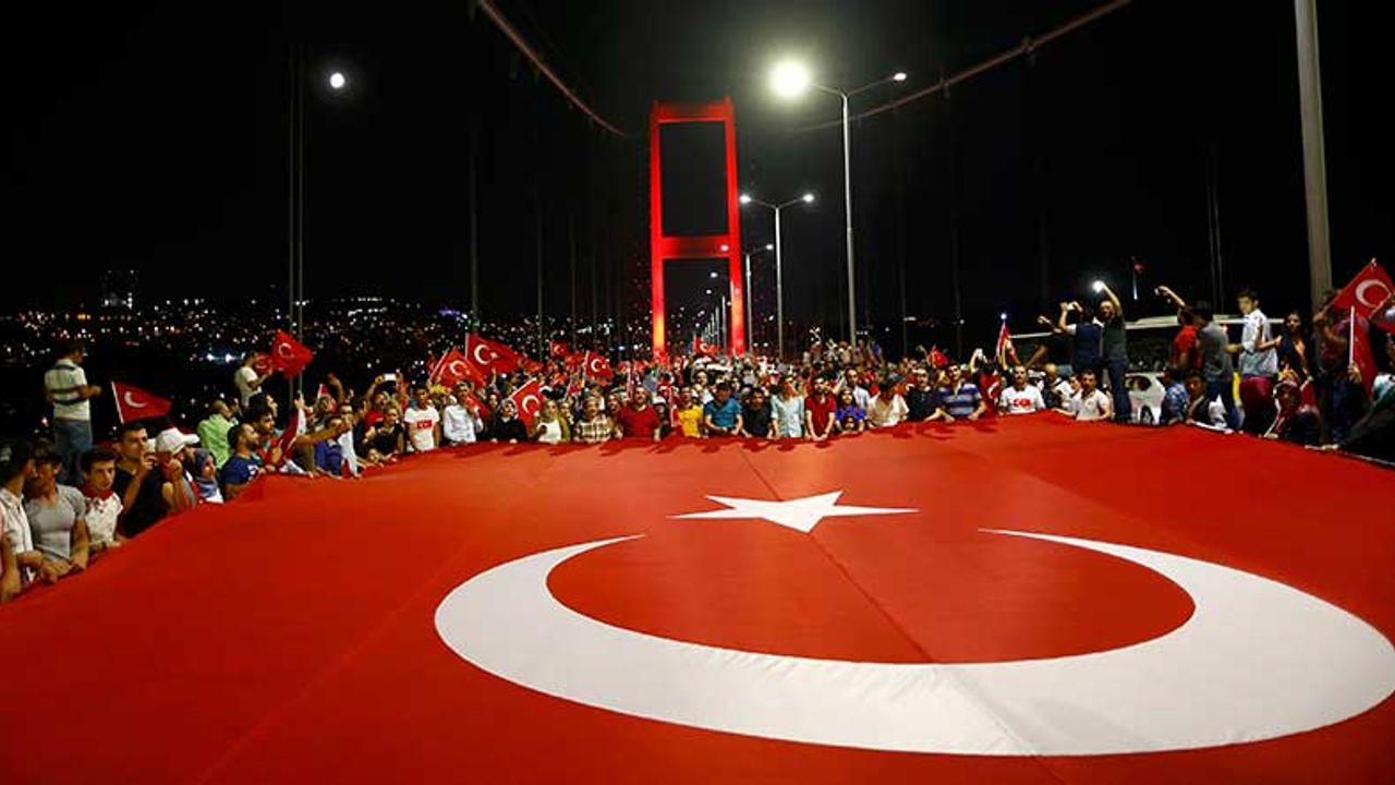 Boğaziçi Köprüsü’nün adı artık “15 Temmuz Şehitler Köprüsü”