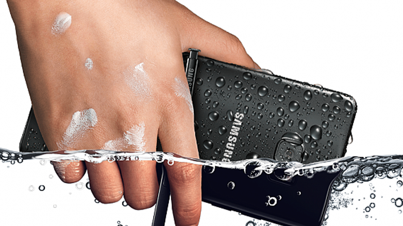 Samsung yeni Galaxy Note7 suya dayanıyor