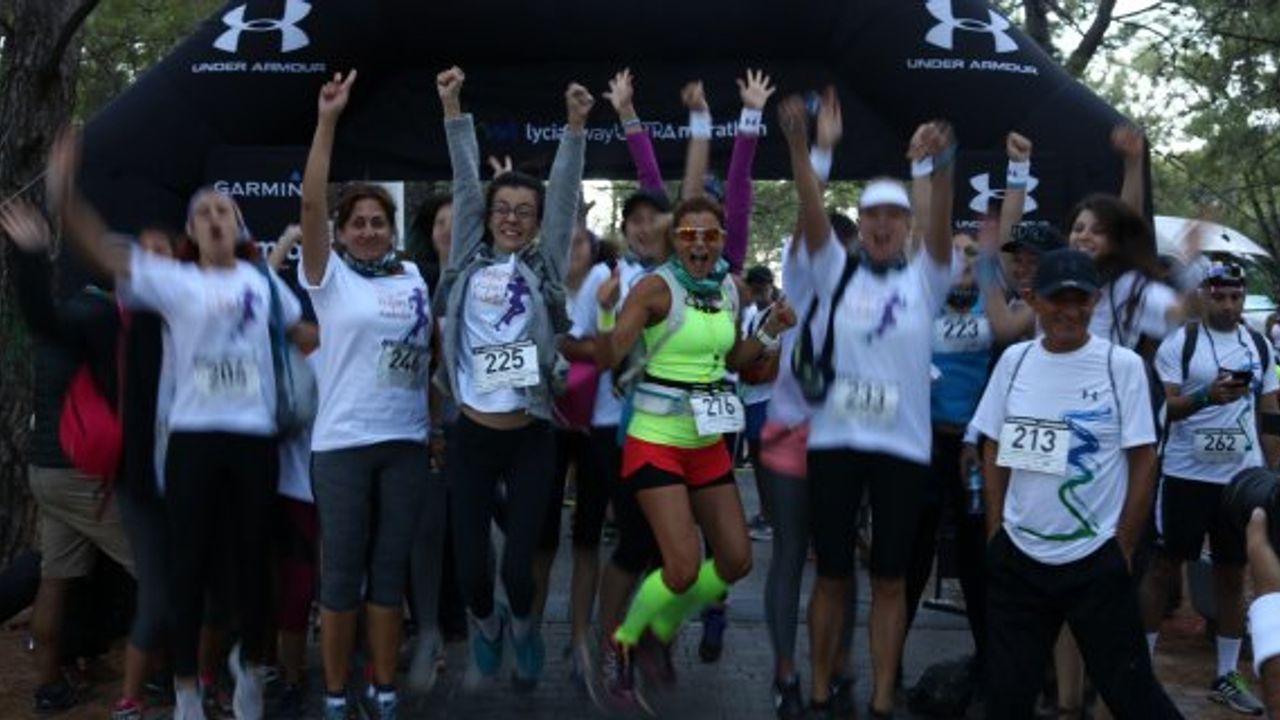 Ece Vahapoğlu, TOG kadın için 20 Km'yi 3,5 saatte koştu