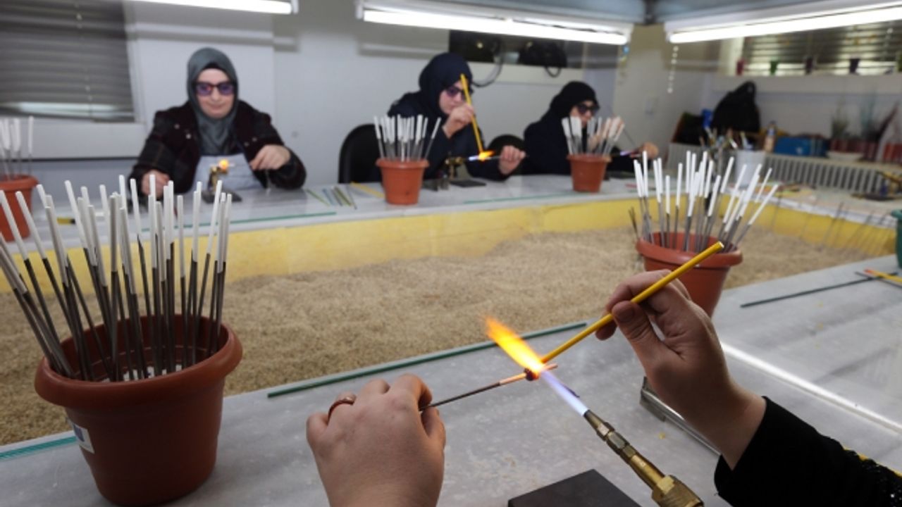 Suriyeli mülteciler Gaziantep'te meslek ve dil eğitimi alıyor