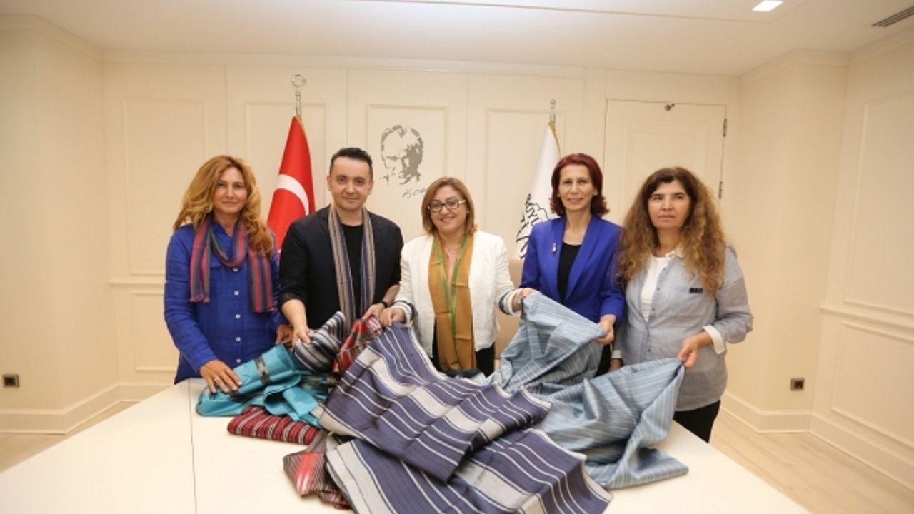 Modacı Bora Aksu, Gaziantep'in kutnu kumaşını, Londra Moda Haftası'nda tanıtacak