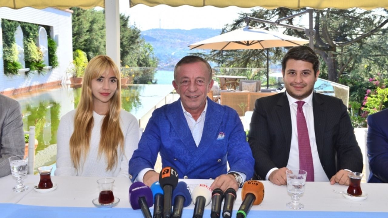 Ağaoğlu, Ampute Milli Futbol Takımı oyuncularına ev hediye etti