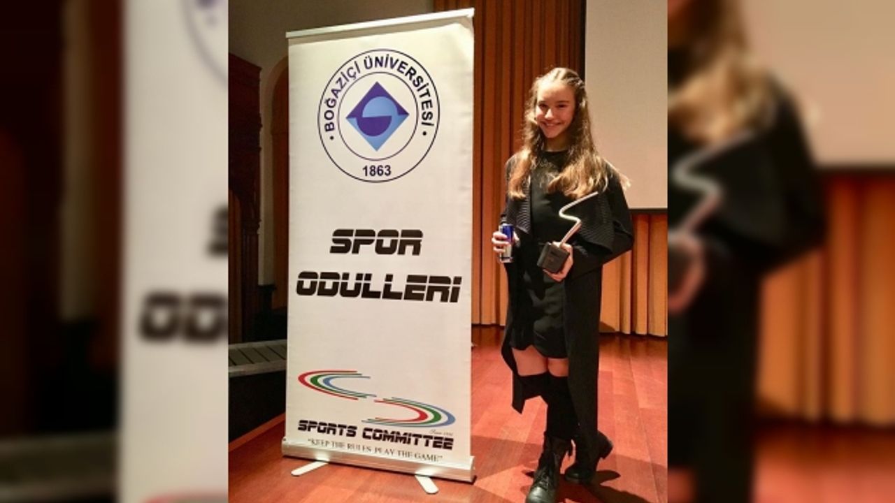Yılın en iyi sporcusu ödülünü Ayşe Begüm Onbaşı kazandı