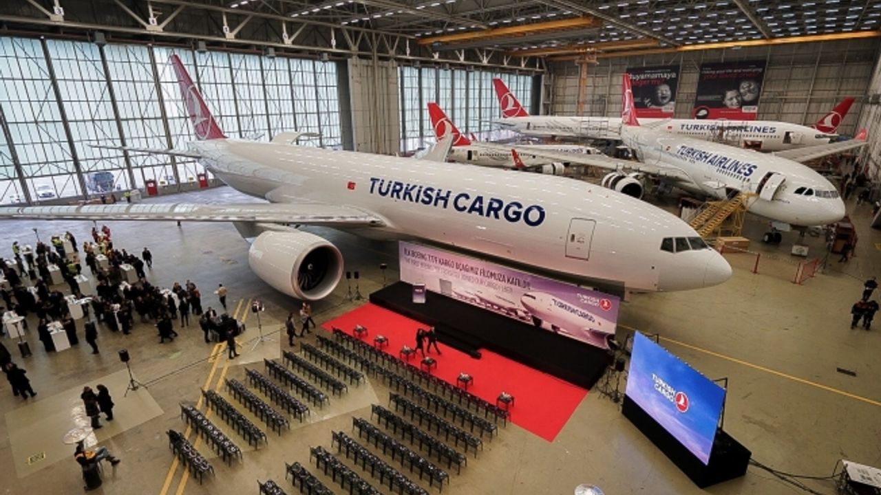 Boeing, 777 kargo uçağını törenle THY'ye teslim etti