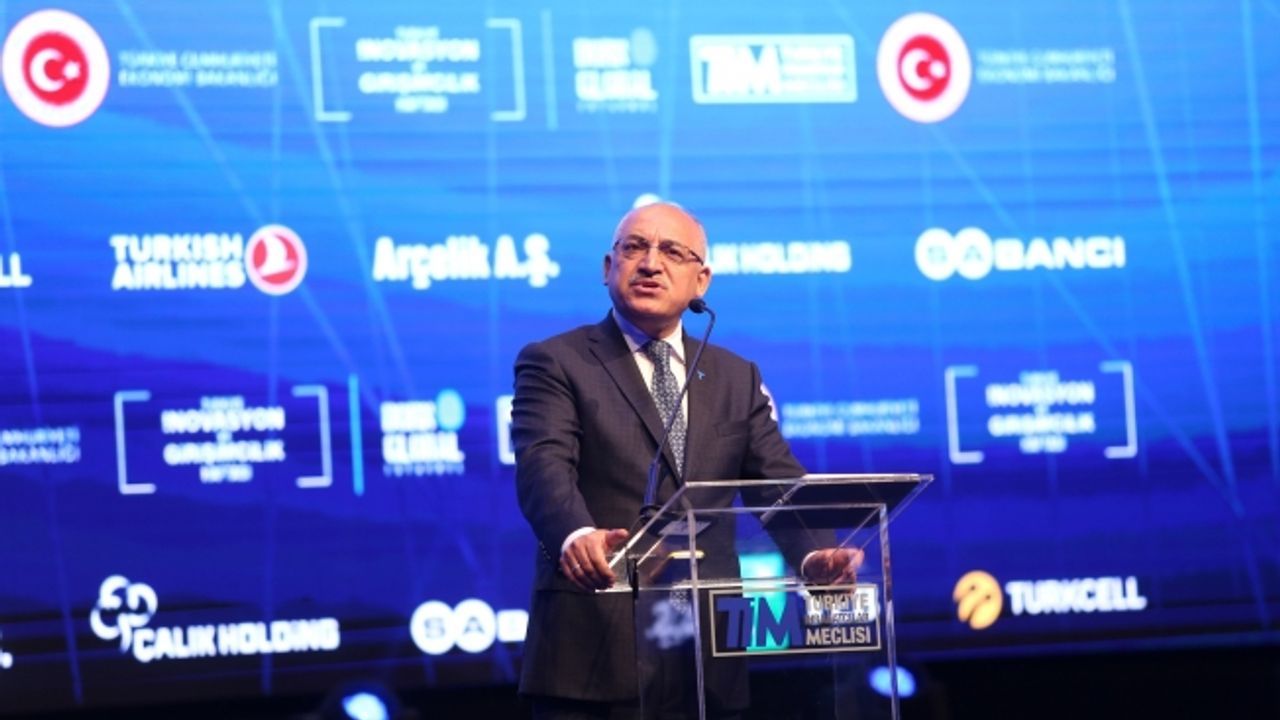 Büyükekşi;"Önemli olan ön vagonda olmak değil, treni kaçırmamak"