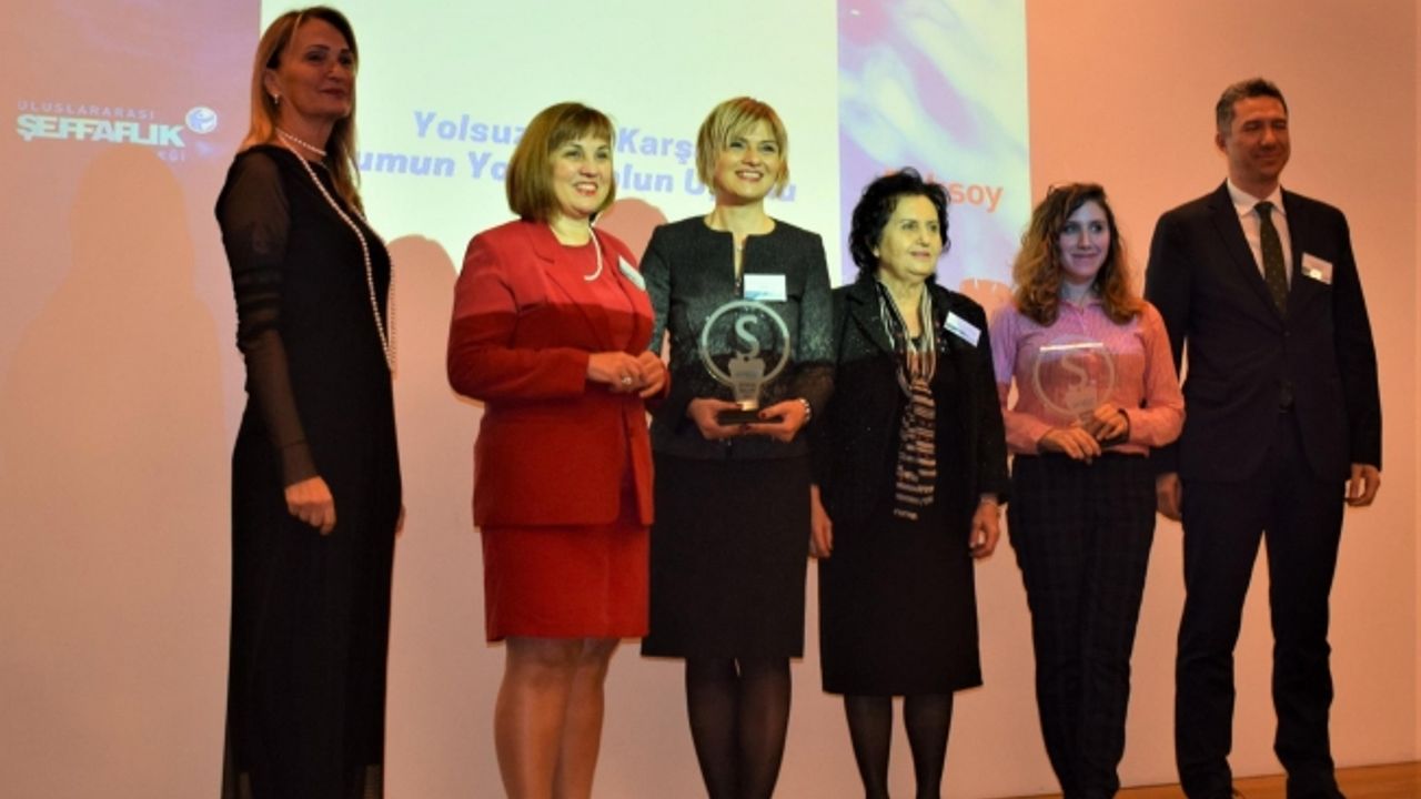 Kadınlar, Şeffaflık Ödülleri'ni topladı