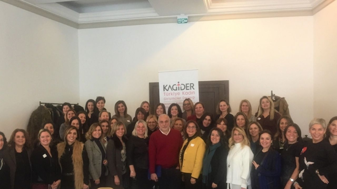 Soli Özel KAGİDER ile buluştu, ‘Özgürleştireceğini düşündüğünüz teknoloji  sizi esir alıyor’