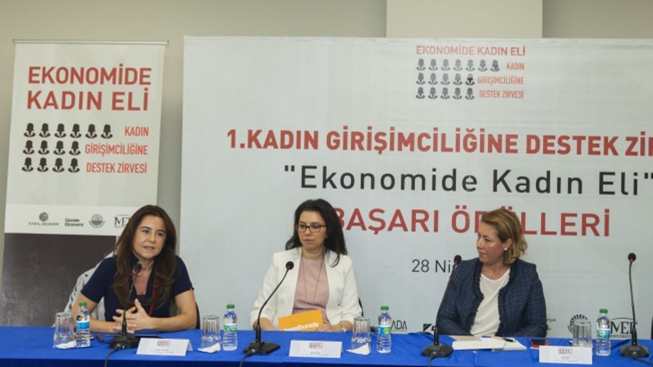 Annelerin kızlarını kaşla gözle idare etmesi özgüvenlerini kırıyor