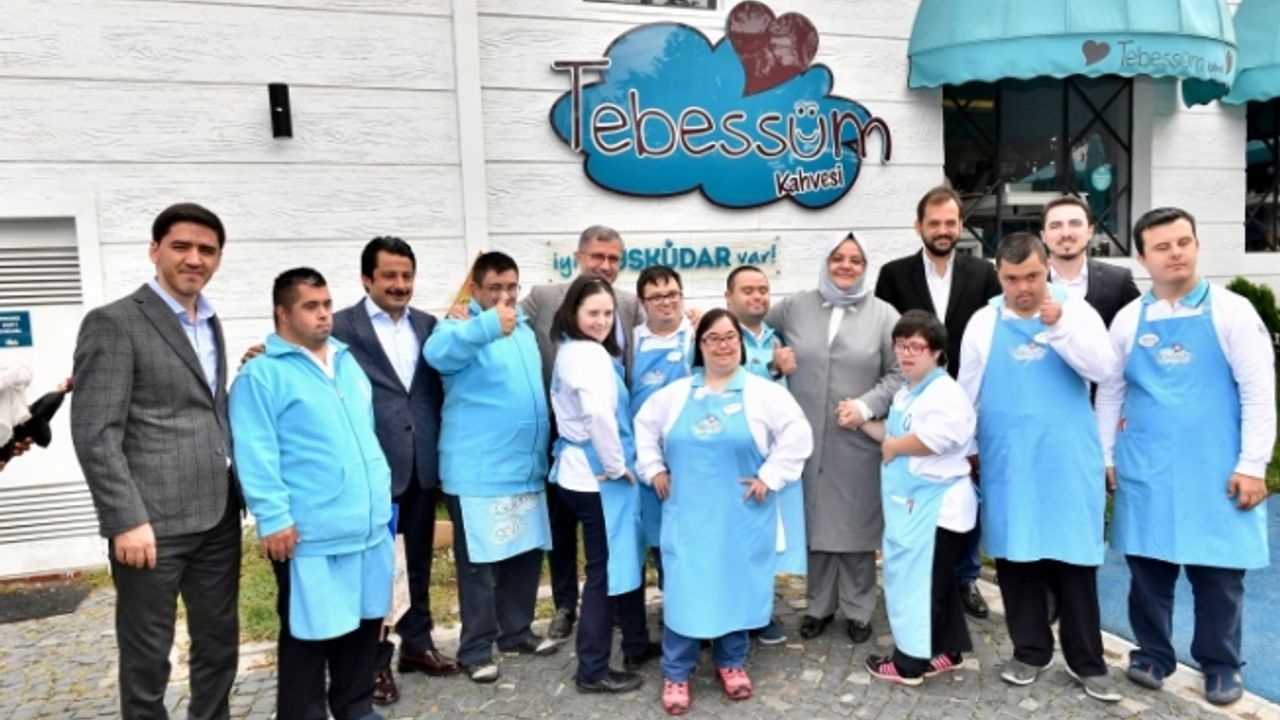 Bakan Zehra Zümrüt Selçuk, Tebessüm Kahvesi'nde mangala oynadı