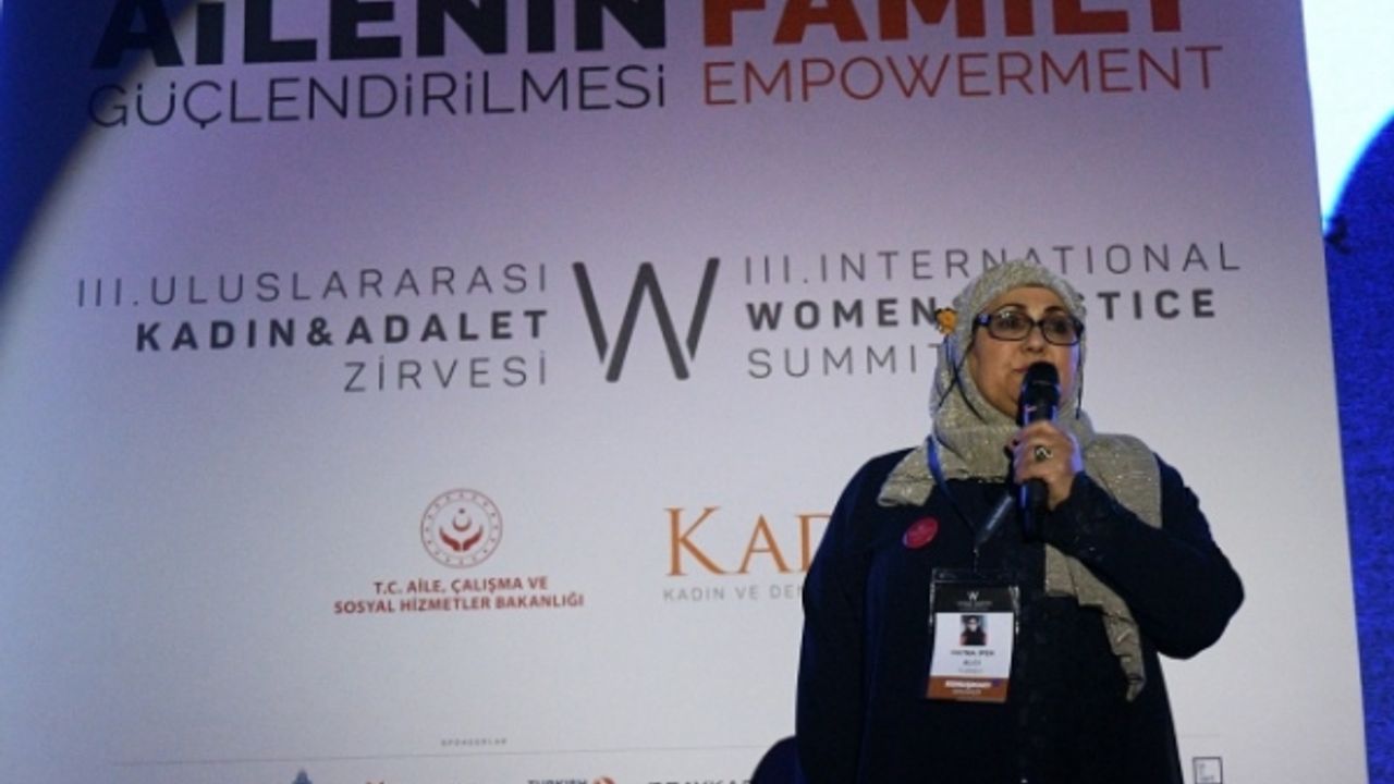 İsveçli yılın kahramanı seçilen Fatma Teyze, Kadın ve Adalet Zirvesi'nde herkesi etkiledi