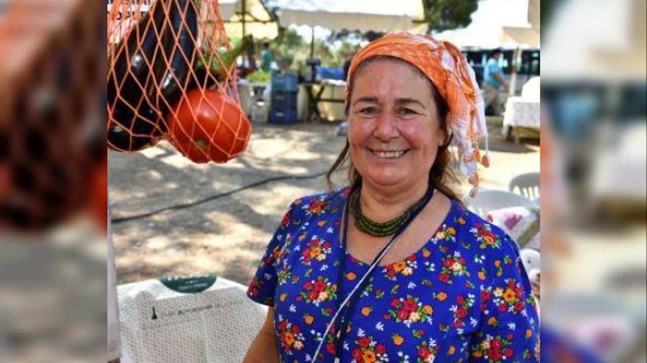 İzmir'in Pagos Pazarı'nda 100'den fazla kadın ürünlerini satıyor